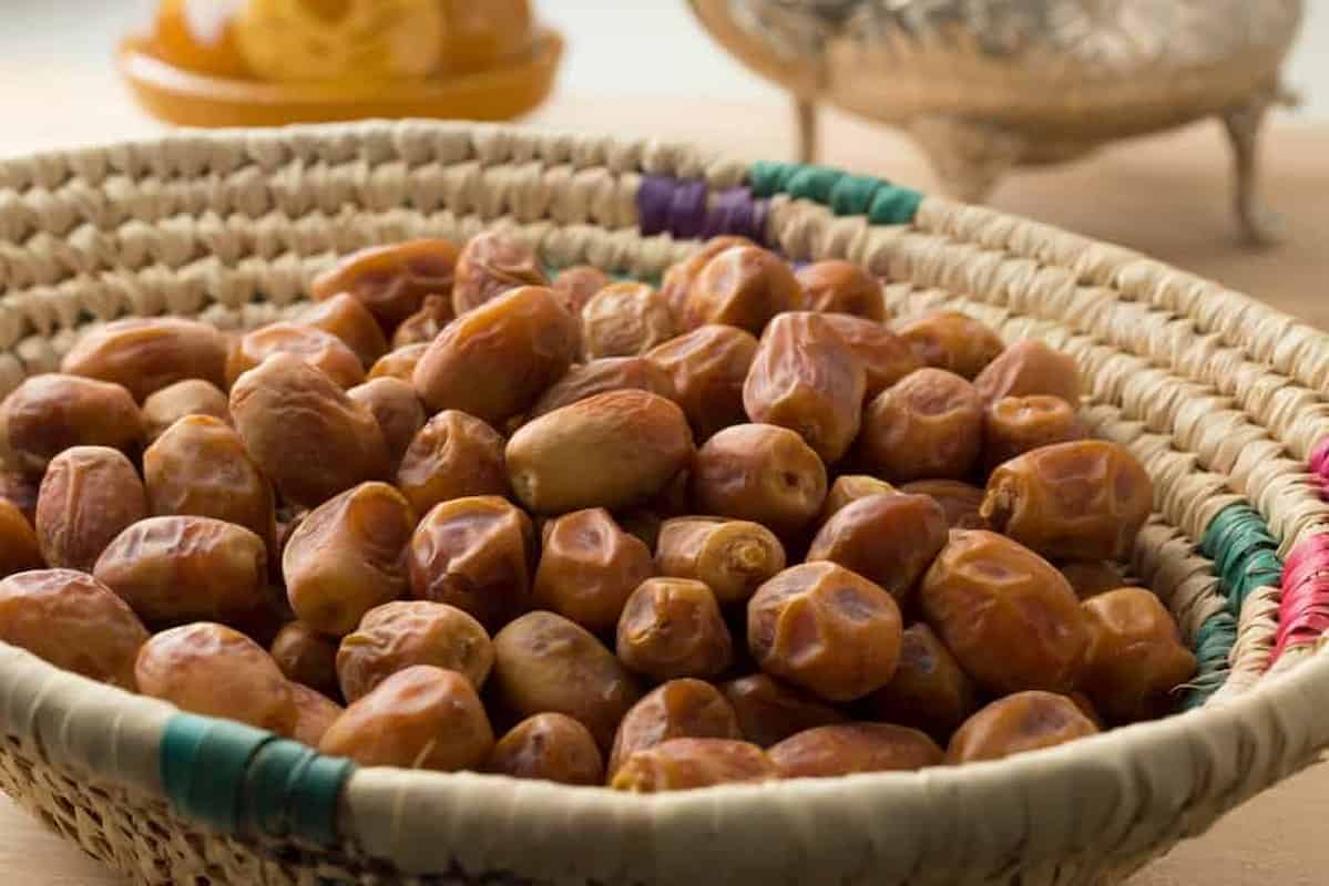 خرما زاهدی اهواز با بافت گوشتی و انرژی‌زا